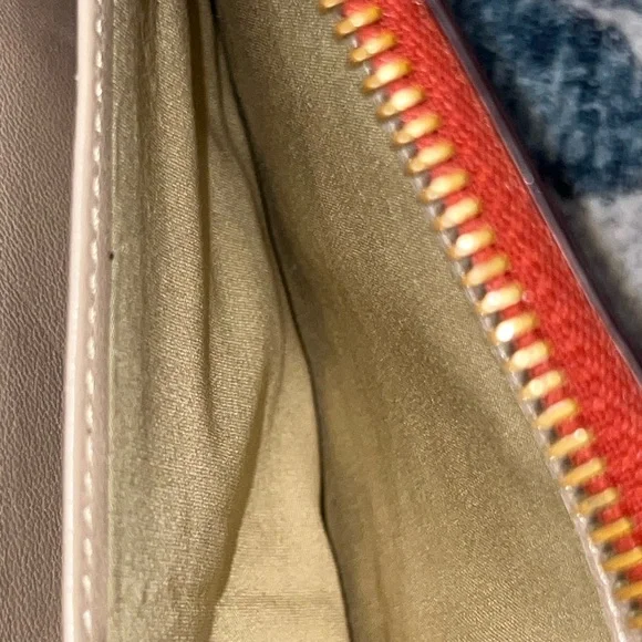 Chloé Drew Long Red Leather Wallet ( all inclusive)
Box, Dust bag, tag,COA card - Picture 11 of 16